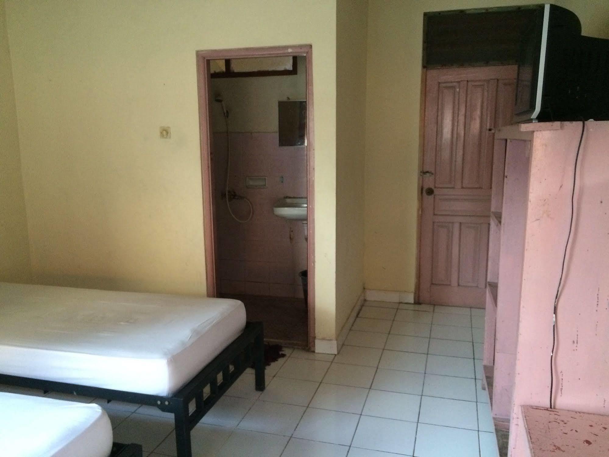 Rita Za Hotel كوتا المظهر الخارجي الصورة